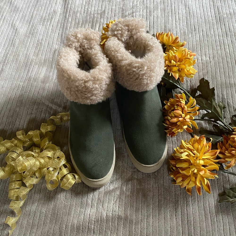 Women's Green Shearling Ankle Boots
